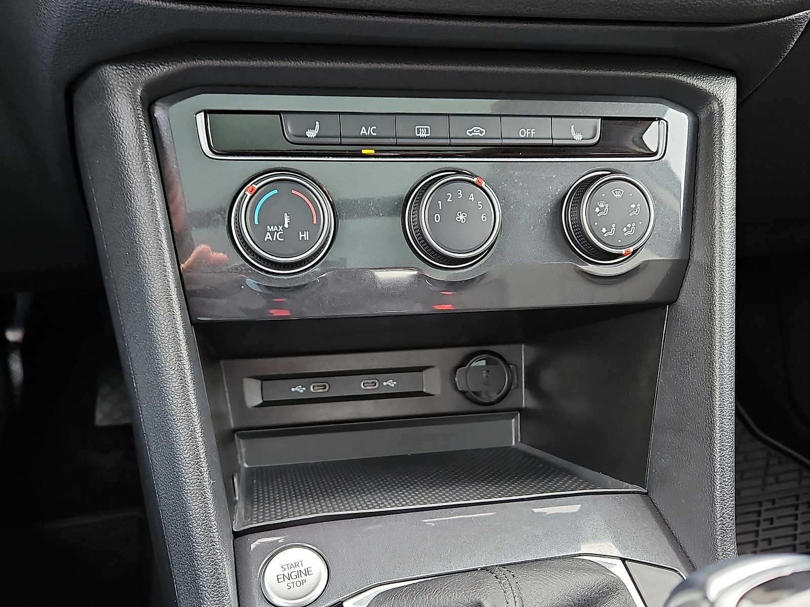 Certified 2024 Volkswagen Tiguan Wolfsburg Edition w/ Panoramic Sunroof Package image 15