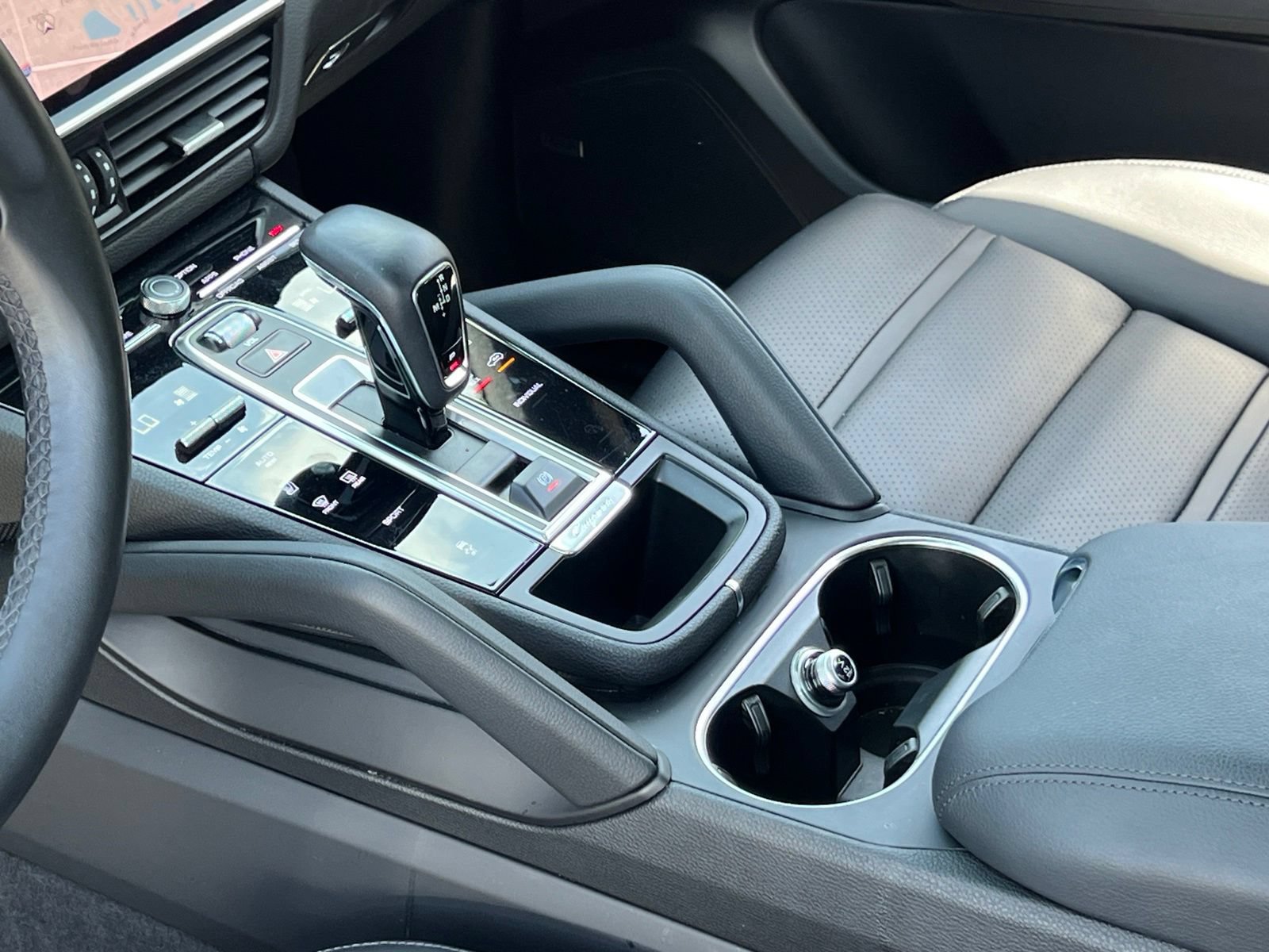 Certified 2022 Porsche Cayenne Platinum Edition AWD/4WD image 32