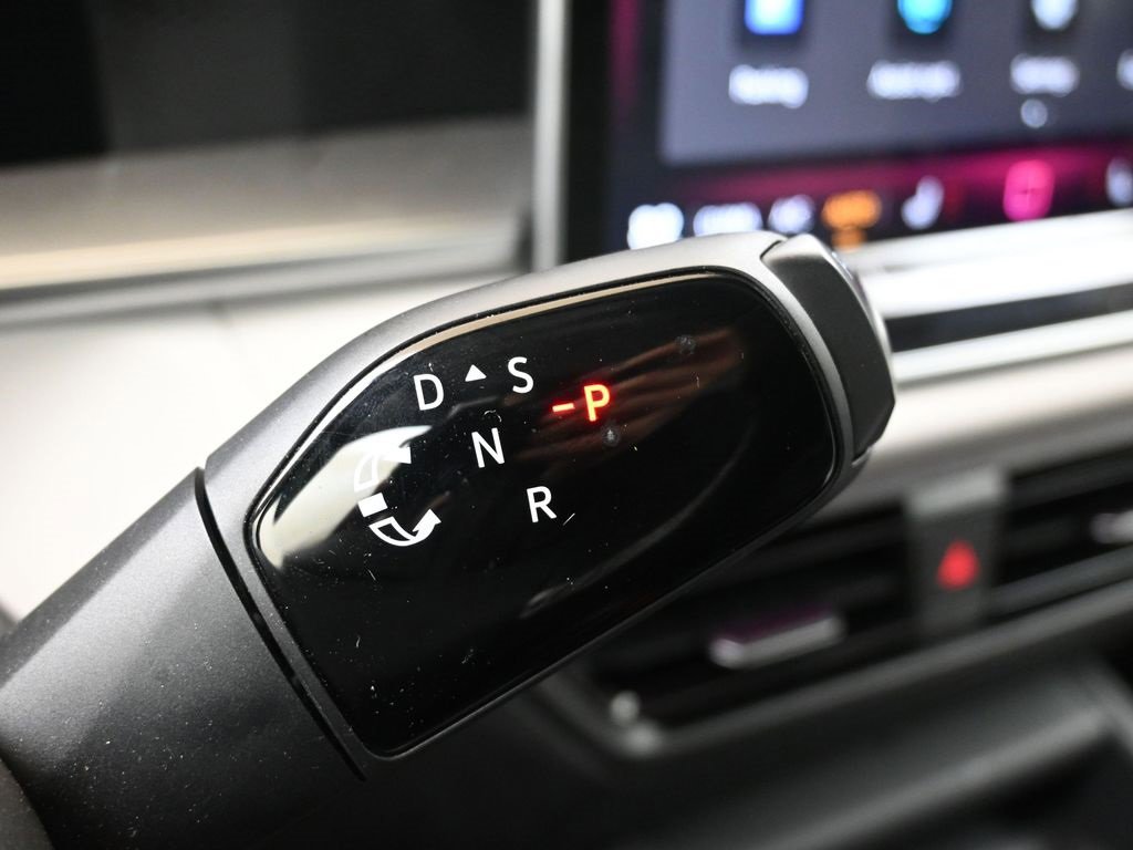 Used 2025 Volkswagen Tiguan SE w/ Panoramic Sunroof Package image 29