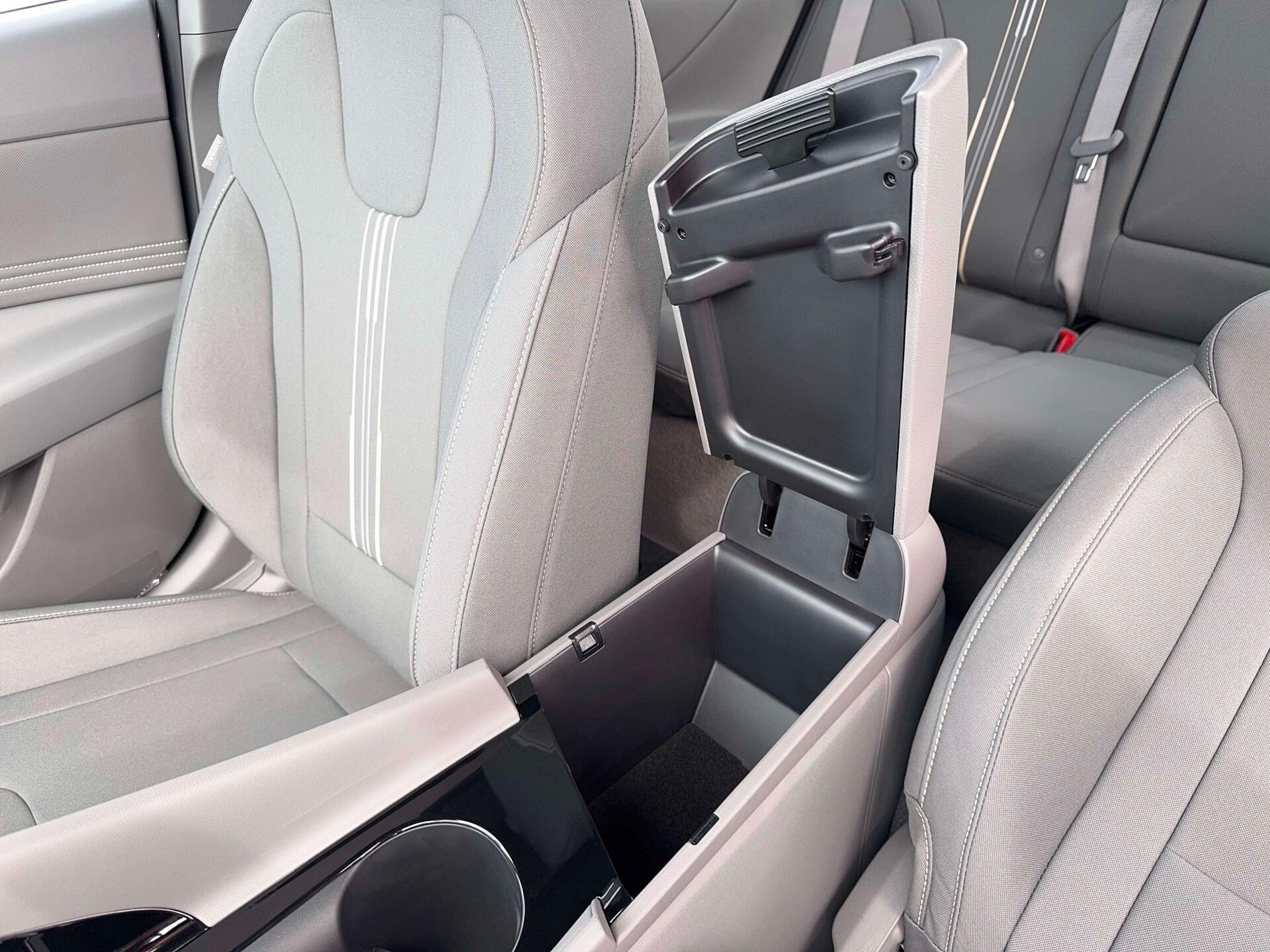 New 2026 Hyundai Elantra SEL Sport Premium FWD image 18