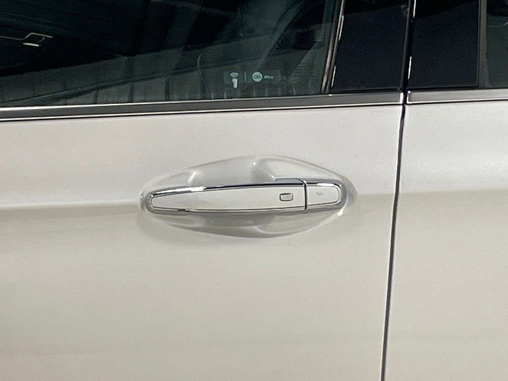 Used 2017 Chevrolet Impala Premier w/ Enhanced Convenience Package image 16