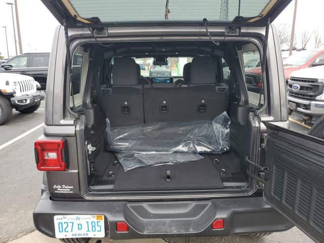 Used 2025 Jeep Wrangler Sahara AWD/4WD image 31