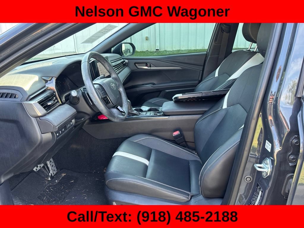 Used 2025 Toyota Camry SE w/ Convenience Package FWD image 9