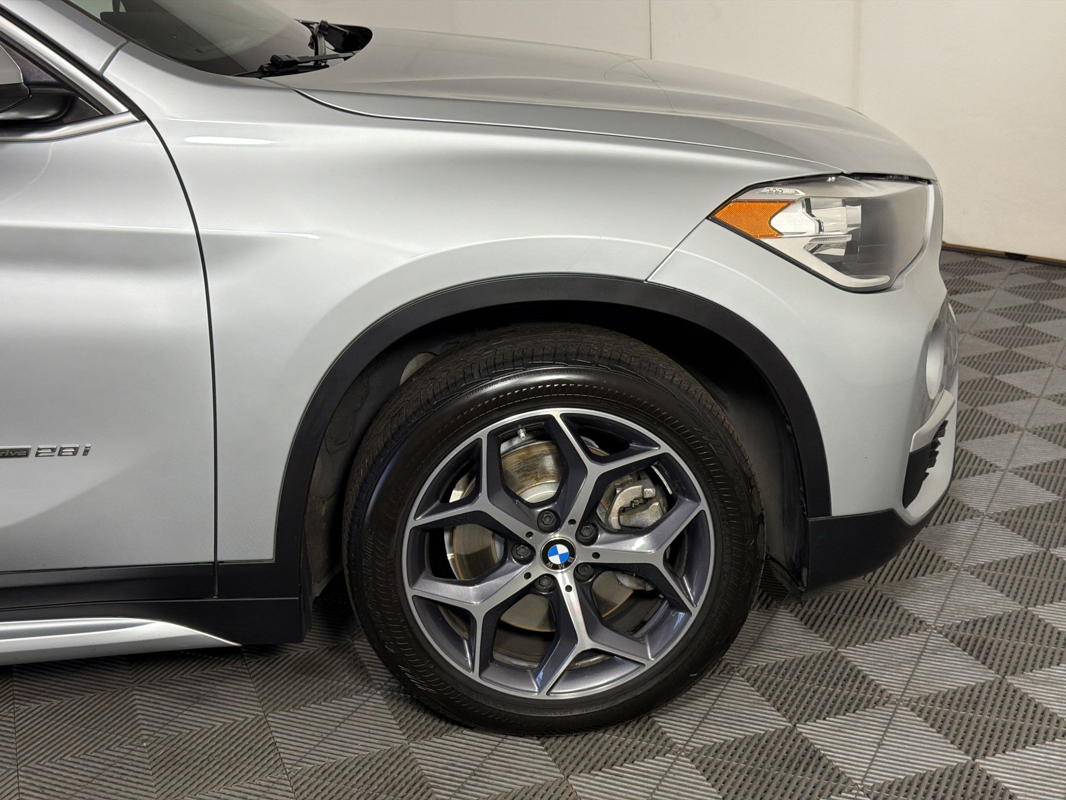 Used 2018 BMW X1 xDrive28i AWD/4WD image 12