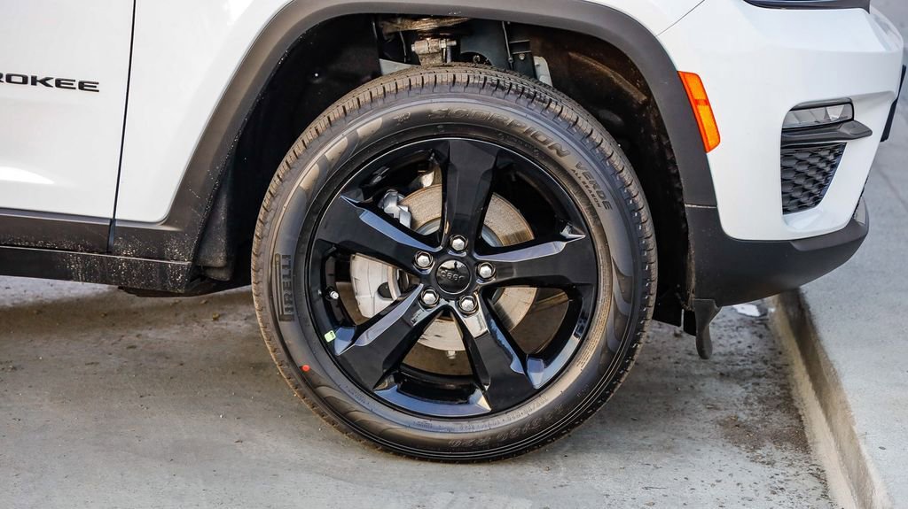 New 2025 Jeep Grand Cherokee Limited w/ Black Appearance Package image 11