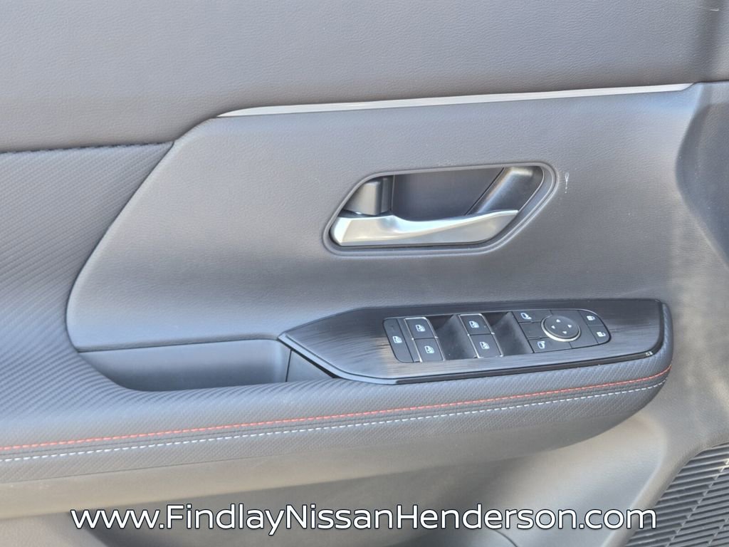 Used 2025 Nissan Kicks SR FWD image 20
