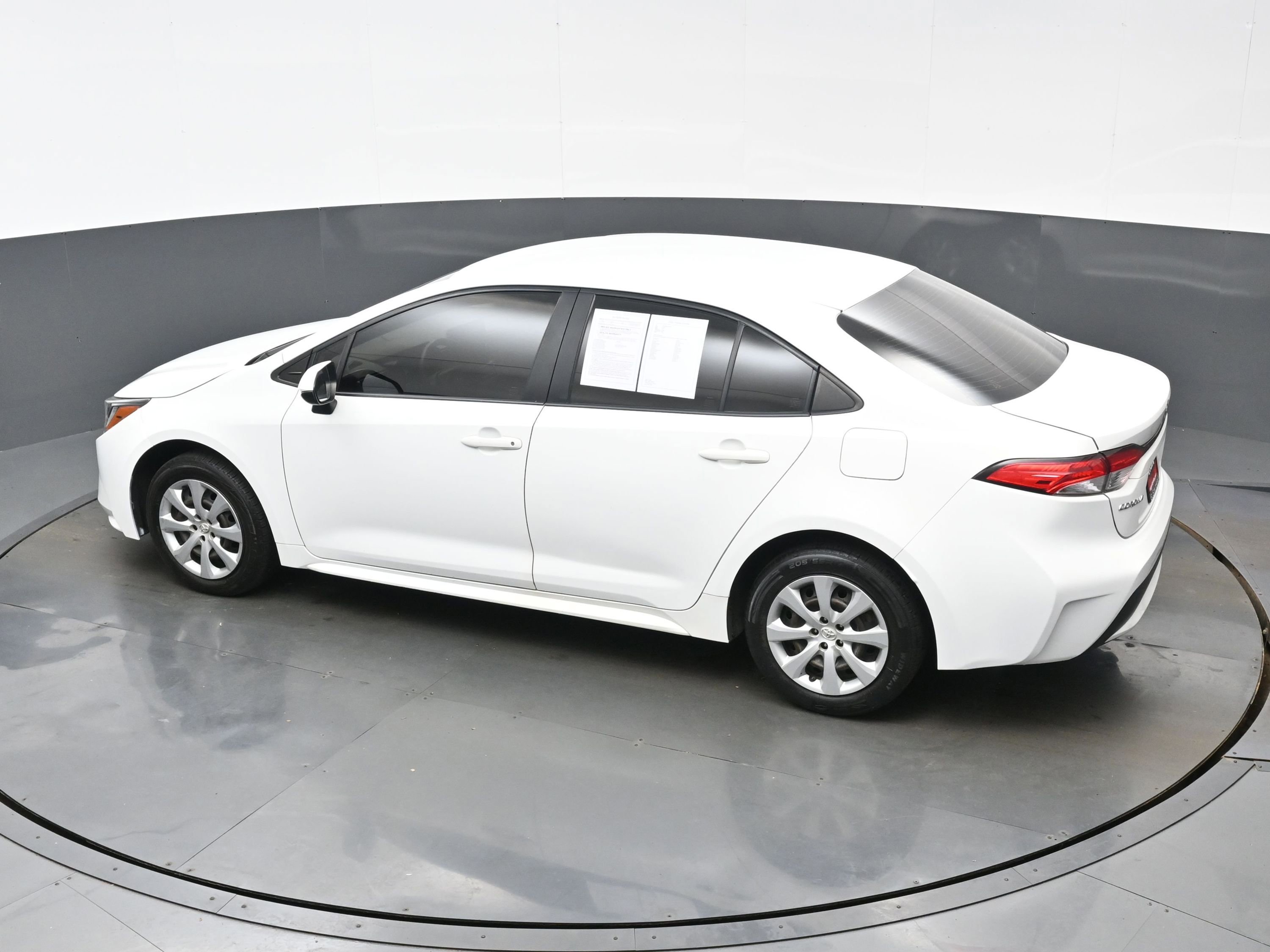 Used 2022 Toyota Corolla LE FWD image 35