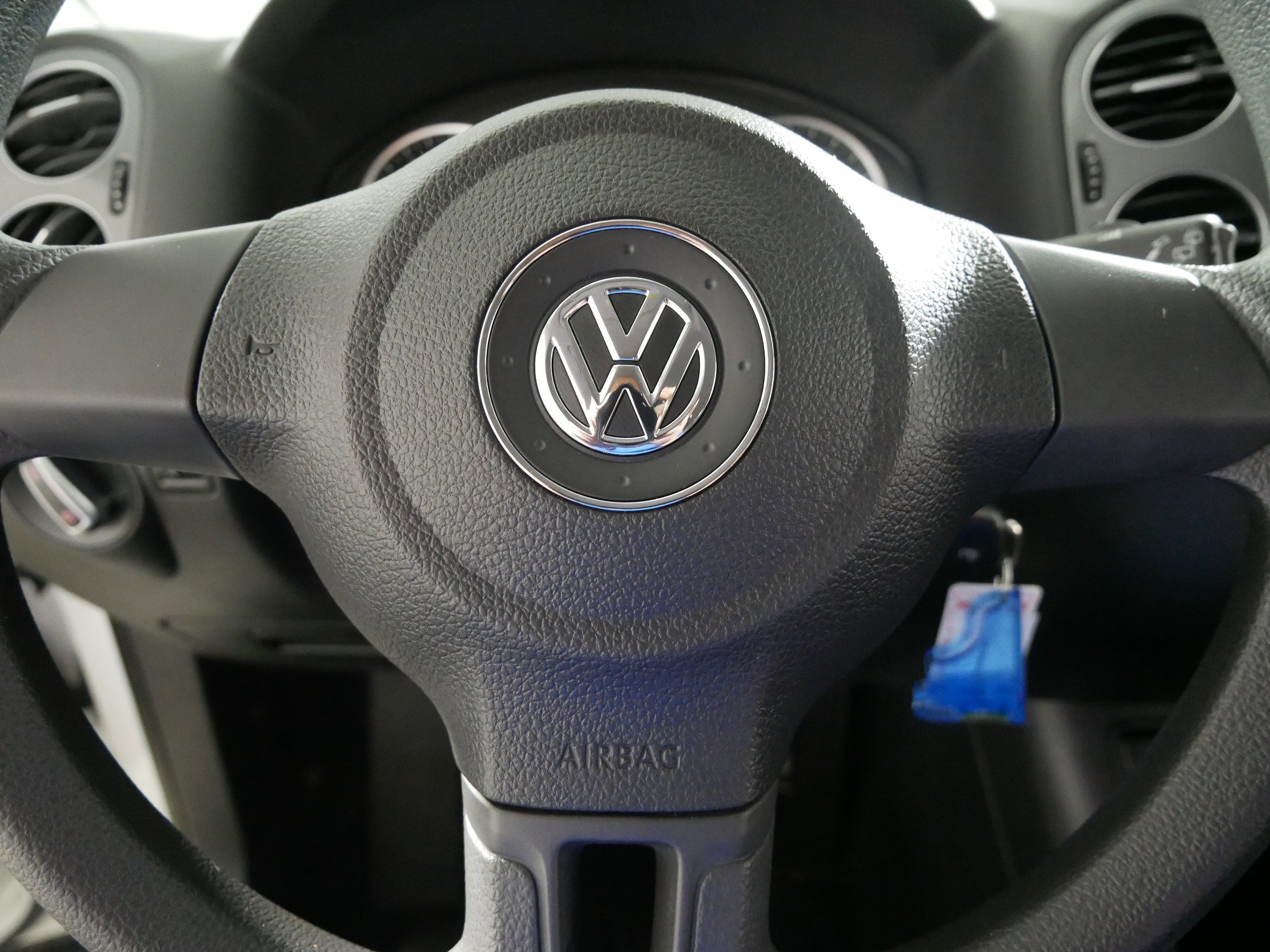 Used 2017 Volkswagen Tiguan Limited FWD image 25