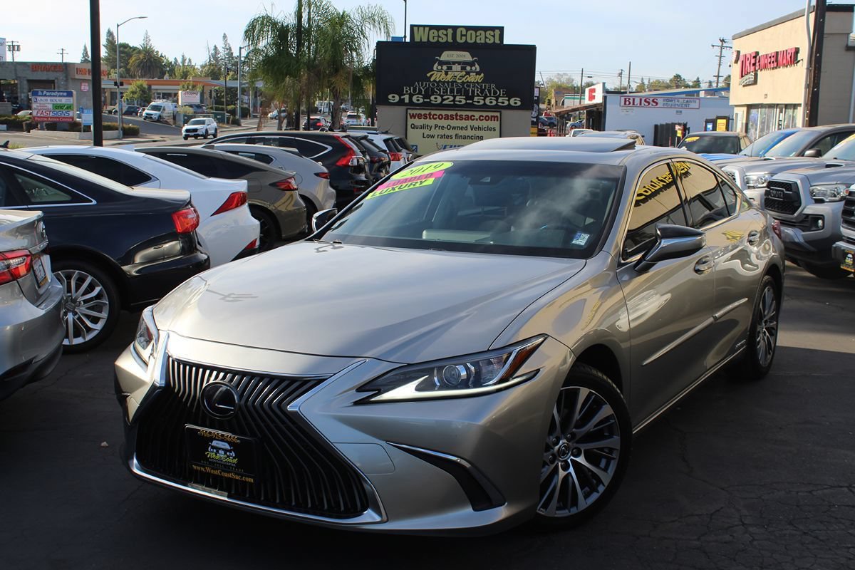 Used 2019 Lexus ES 300h w/ Premium Package FWD image 2