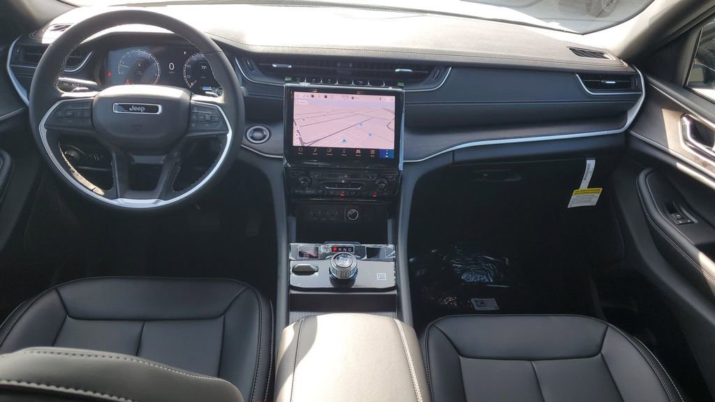 New 2025 Jeep Grand Cherokee Limited image 12