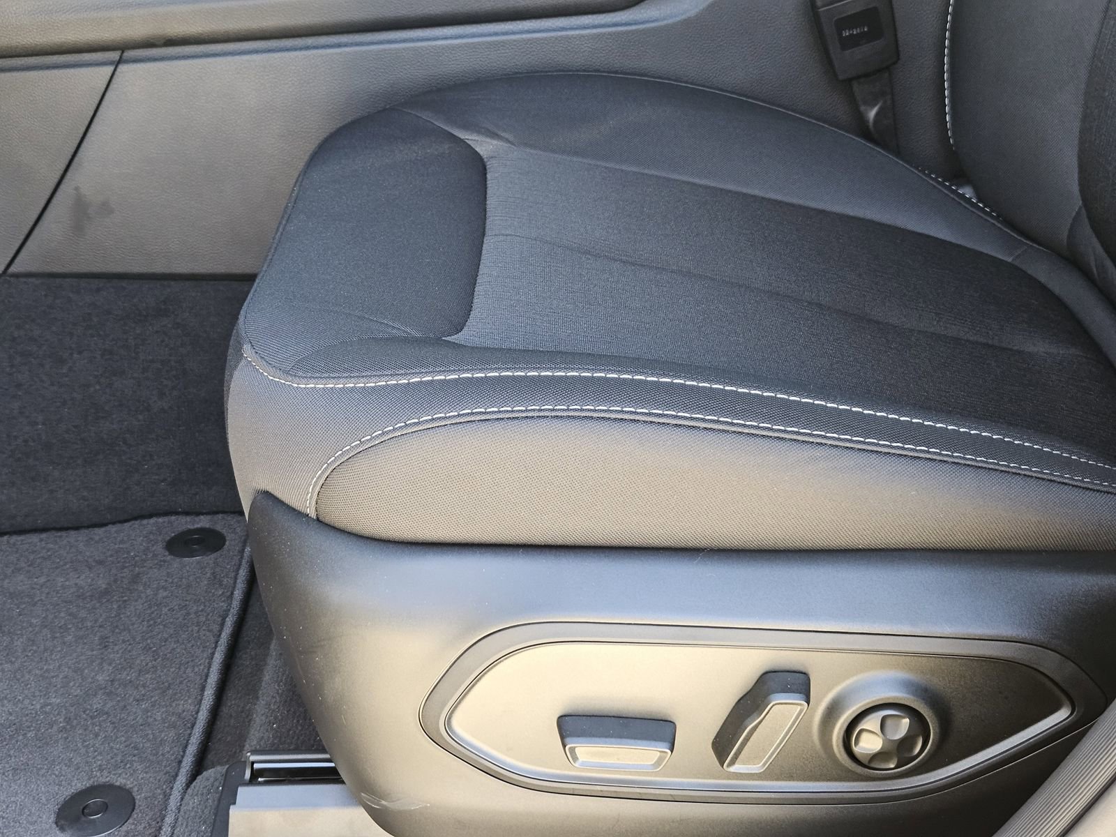 New 2026 Jeep Grand Cherokee Laredo RWD image 23
