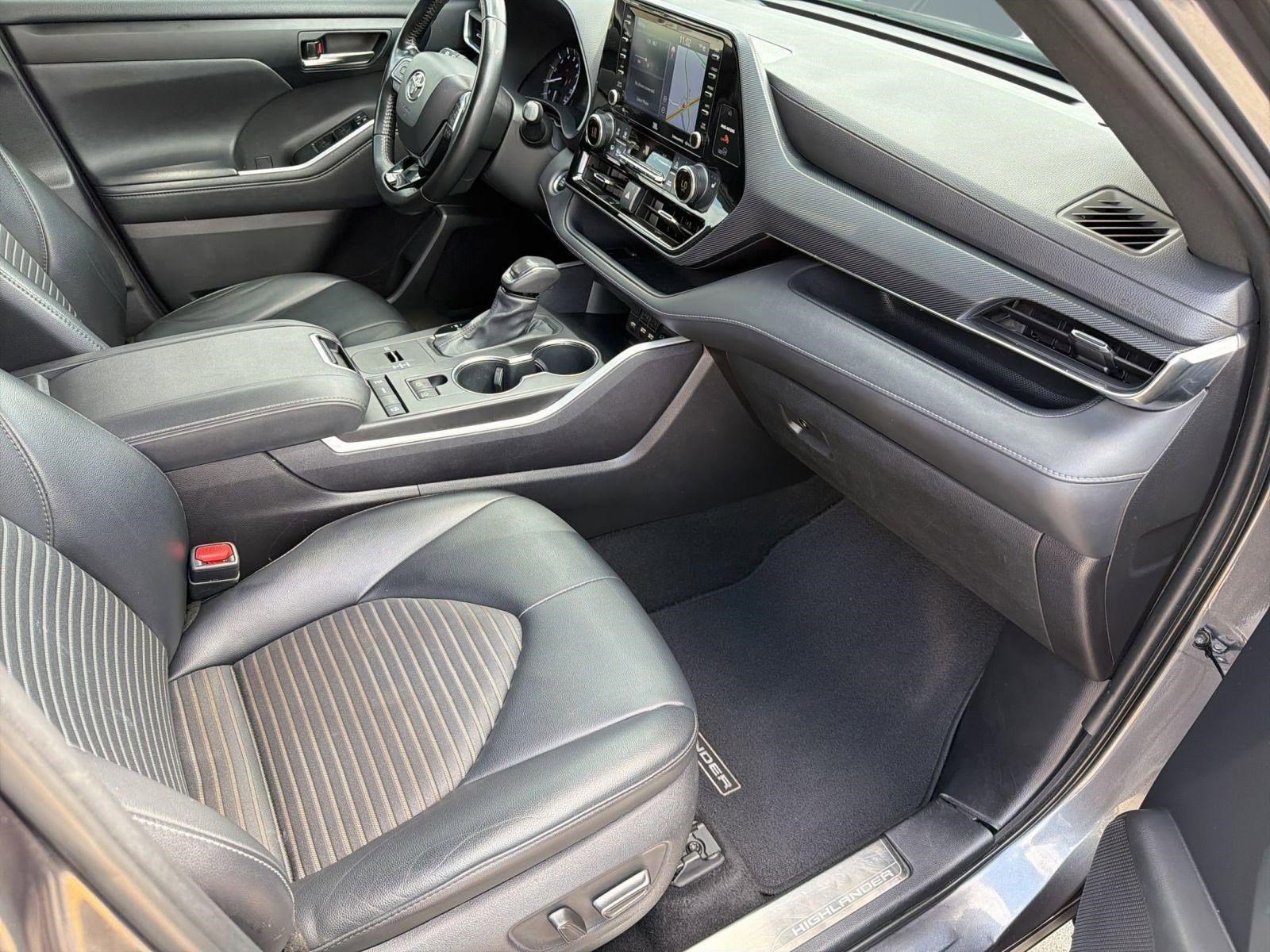 Used 2021 Toyota Highlander XSE FWD image 31
