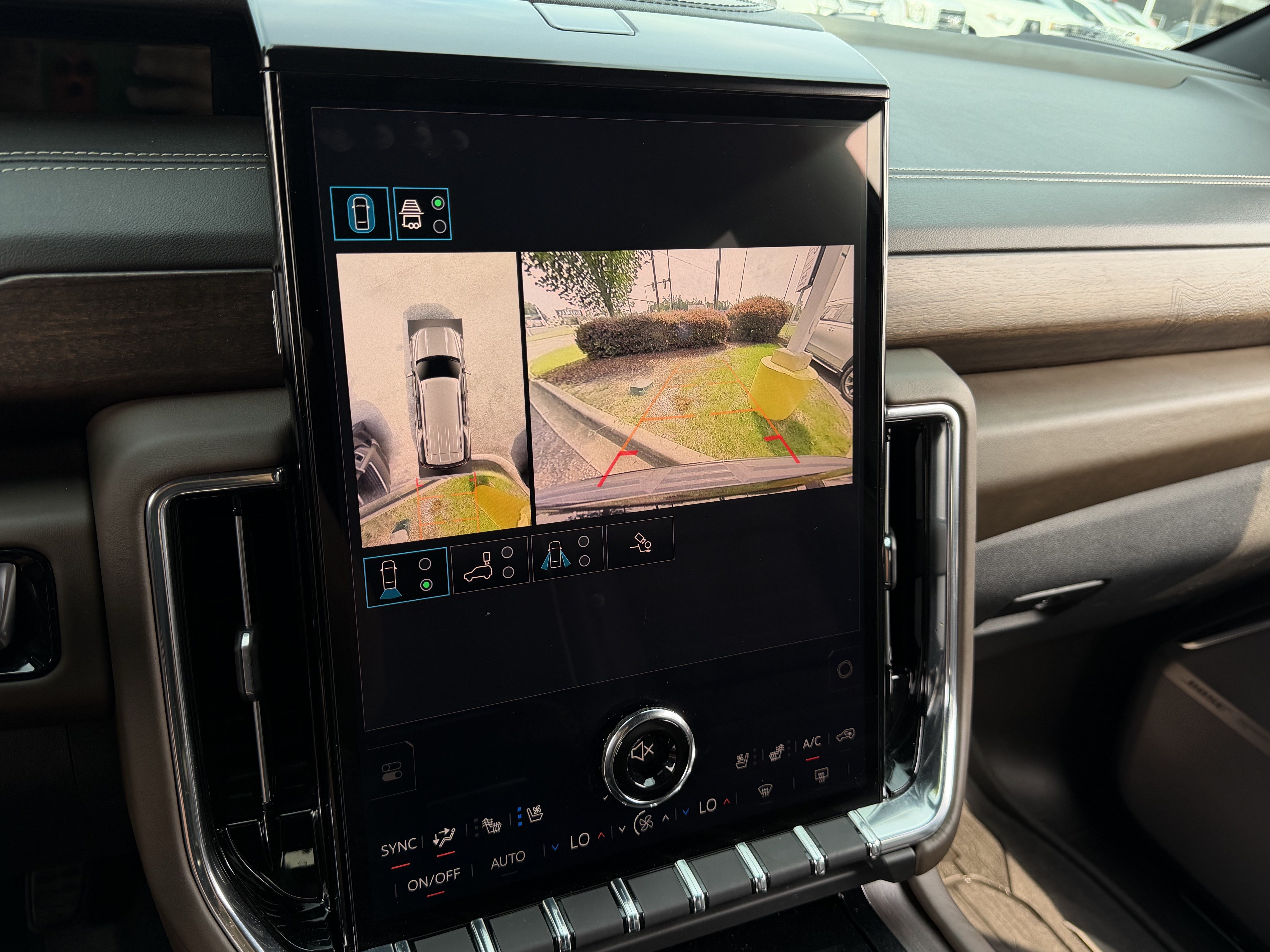 Used 2025 GMC Yukon Denali Ultimate AWD/4WD image 24