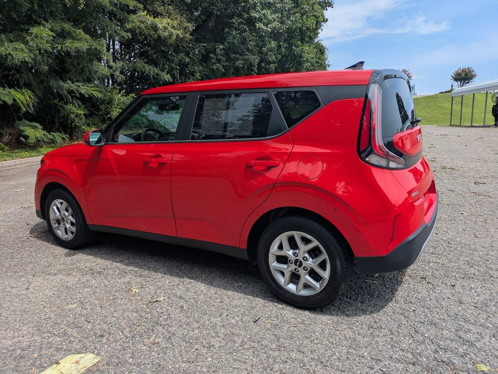 Used 2024 Kia Soul LX w/ LX Technology Package FWD image 6