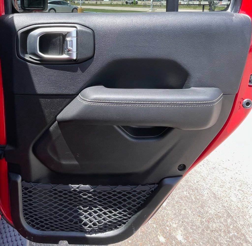 Used 2019 Jeep Wrangler Unlimited Sahara AWD/4WD image 36