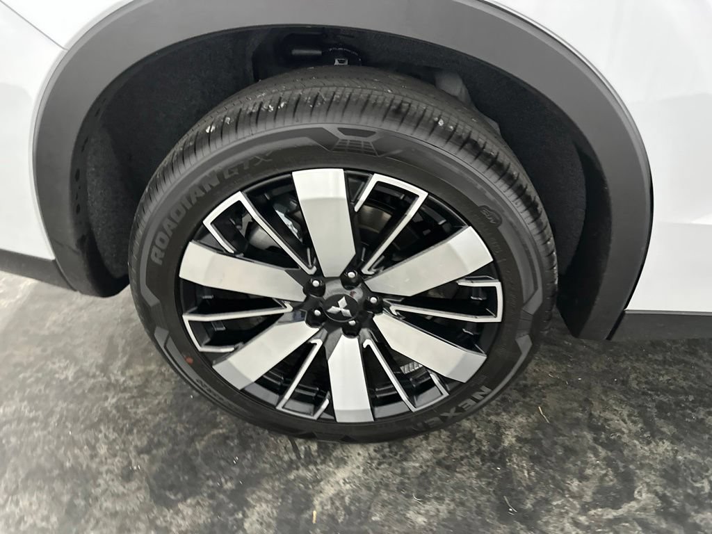 Used 2026 Mitsubishi Outlander FWD image 5