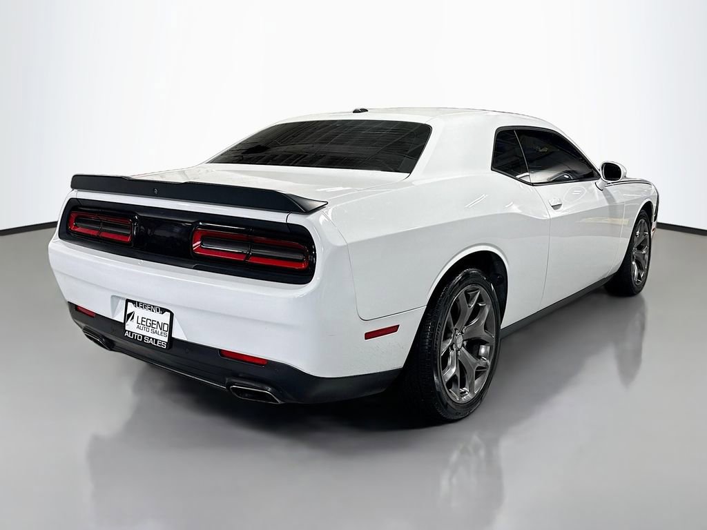Used 2016 Dodge Challenger SXT w/ Driver Convenience Group RWD image 7