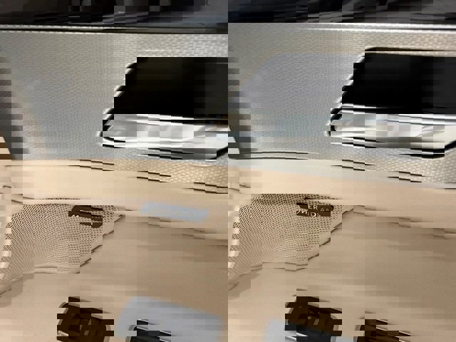 Used 2018 Jaguar XF Premium image 7