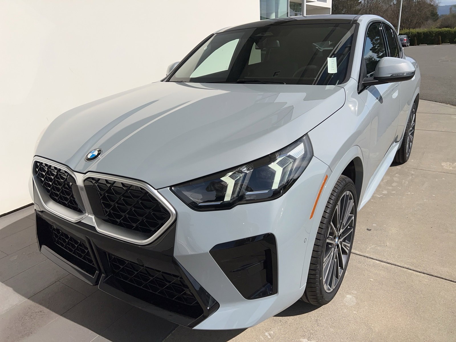 New 2025 BMW X2 xDrive28i w/ M Sport Package image 2