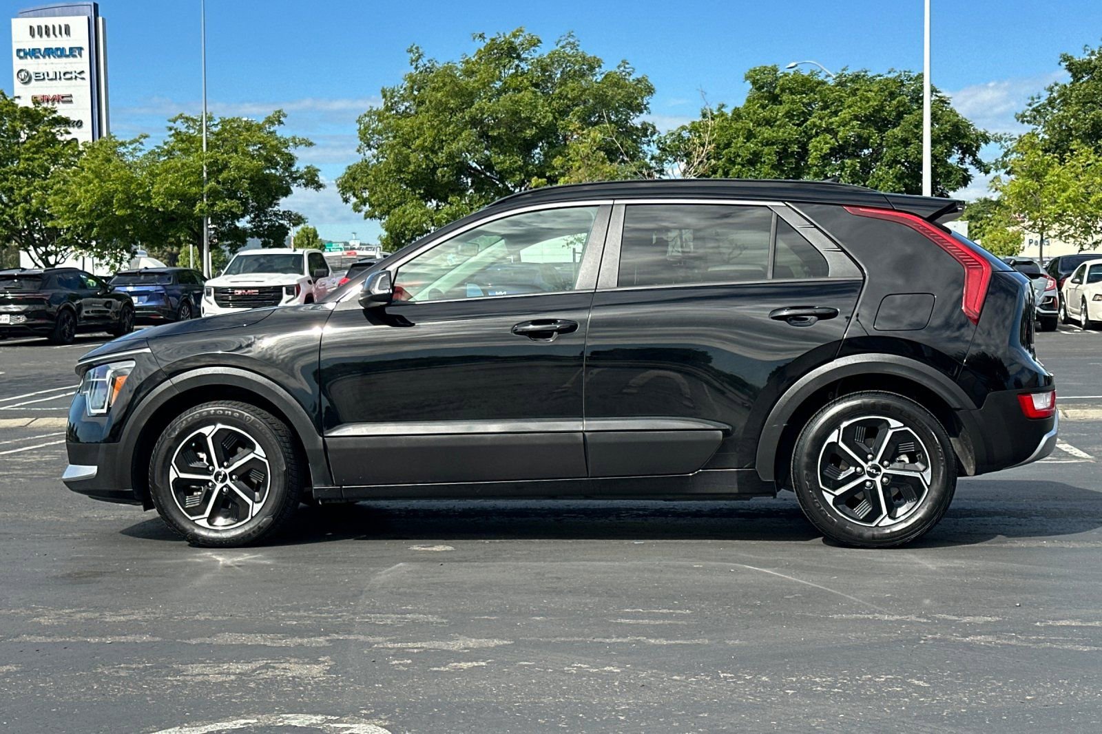 Used 2023 Kia Niro EX image 7