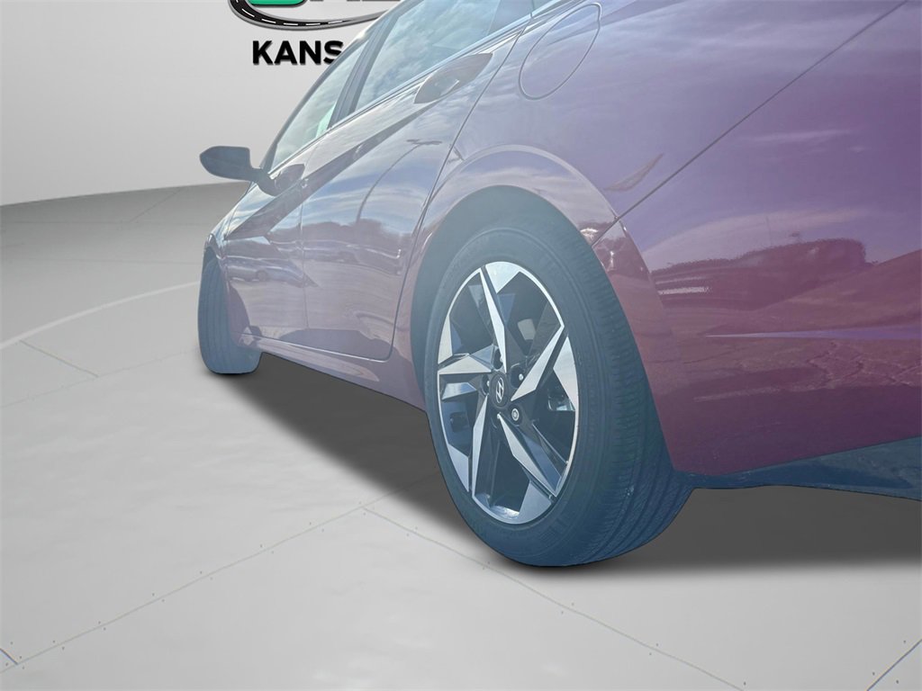 Used 2023 Hyundai Elantra Limited w/ Cargo Package image 28