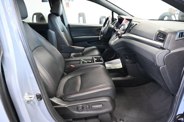 Used 2024 Honda Odyssey Sport image 11