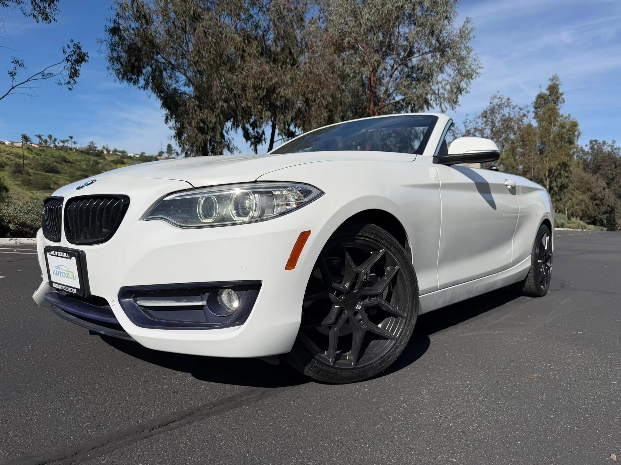 Used 2017 BMW 230i Convertible RWD image 1