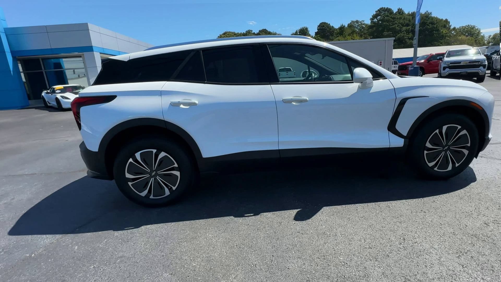 Used 2025 Chevrolet Blazer EV LT AWD/4WD image 9