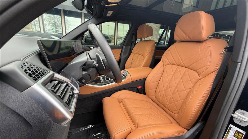 Used 2025 BMW X5 xDrive50e w/ M Sport Package image 12