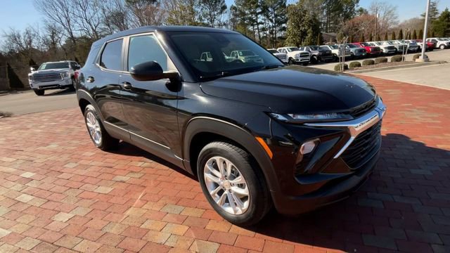 Used 2025 Chevrolet TrailBlazer LS w/ LS Convenience Package image 3