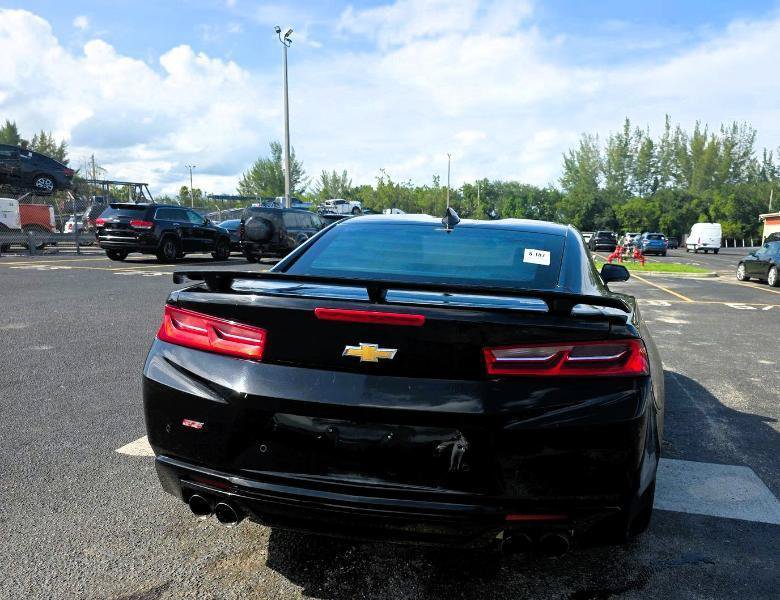 Used 2016 Chevrolet Camaro SS RWD image 2