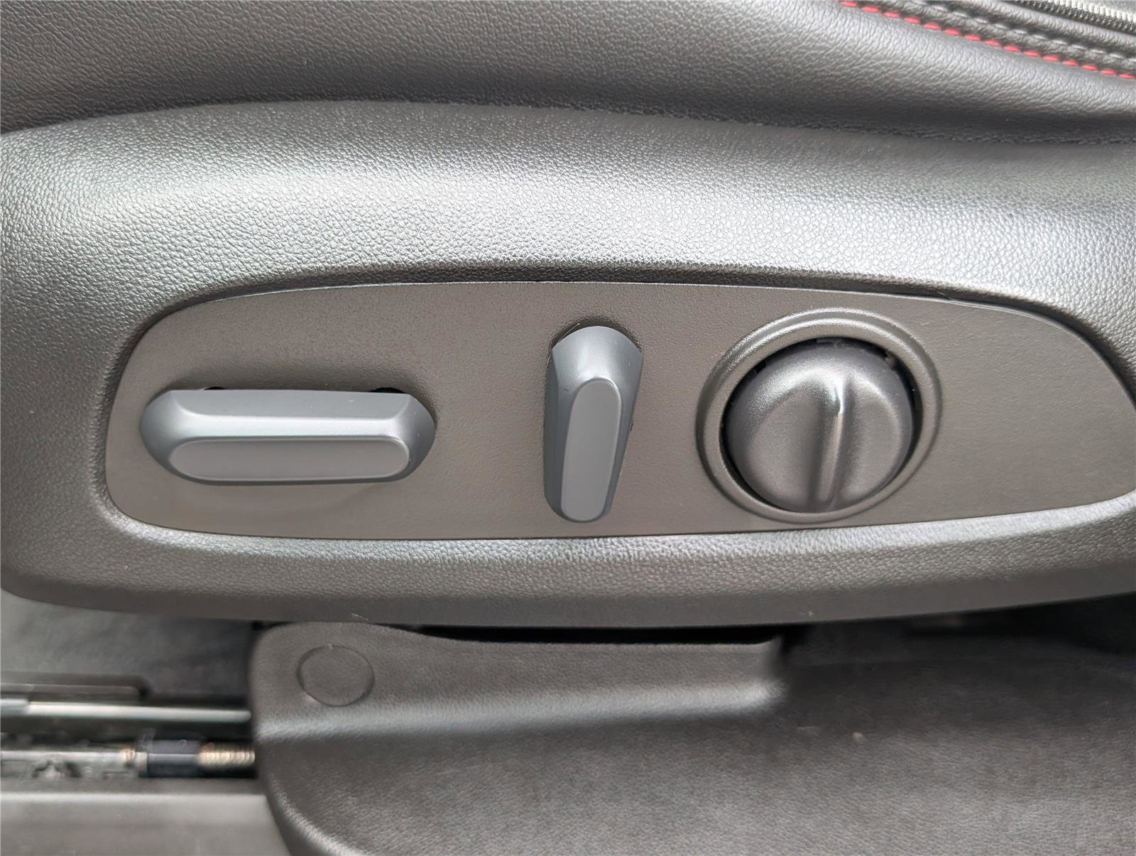 Used 2023 Chevrolet Traverse RS image 22