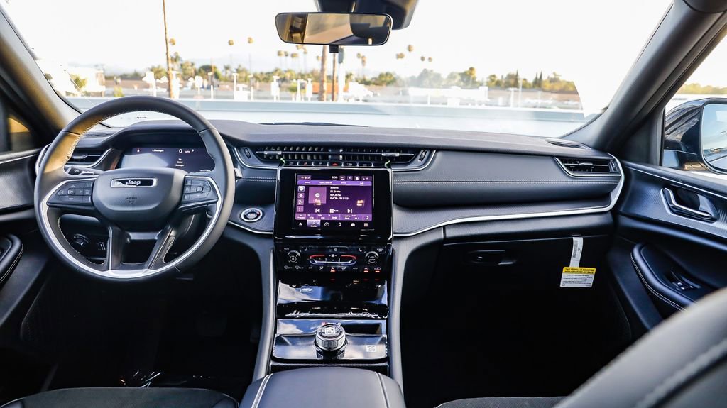 New 2025 Jeep Grand Cherokee L Altitude image 13