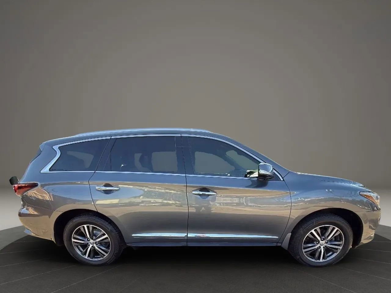 Used 2019 INFINITI QX60 Luxe w/ Essential Package image 4
