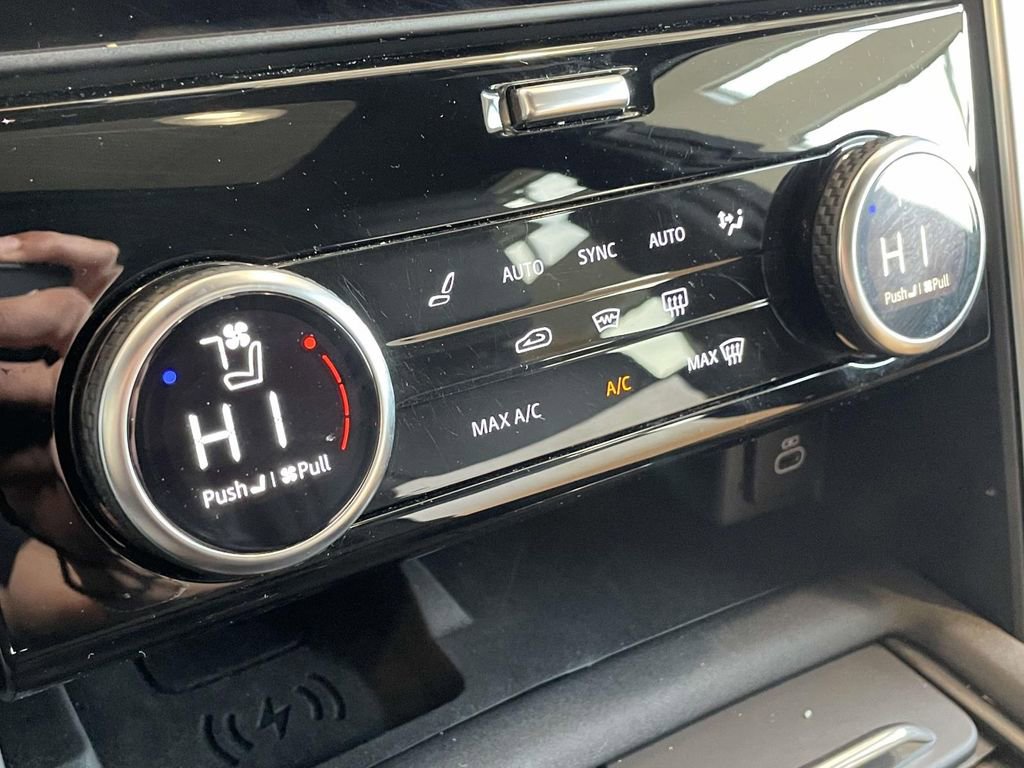 Used 2025 Land Rover Discovery S image 31