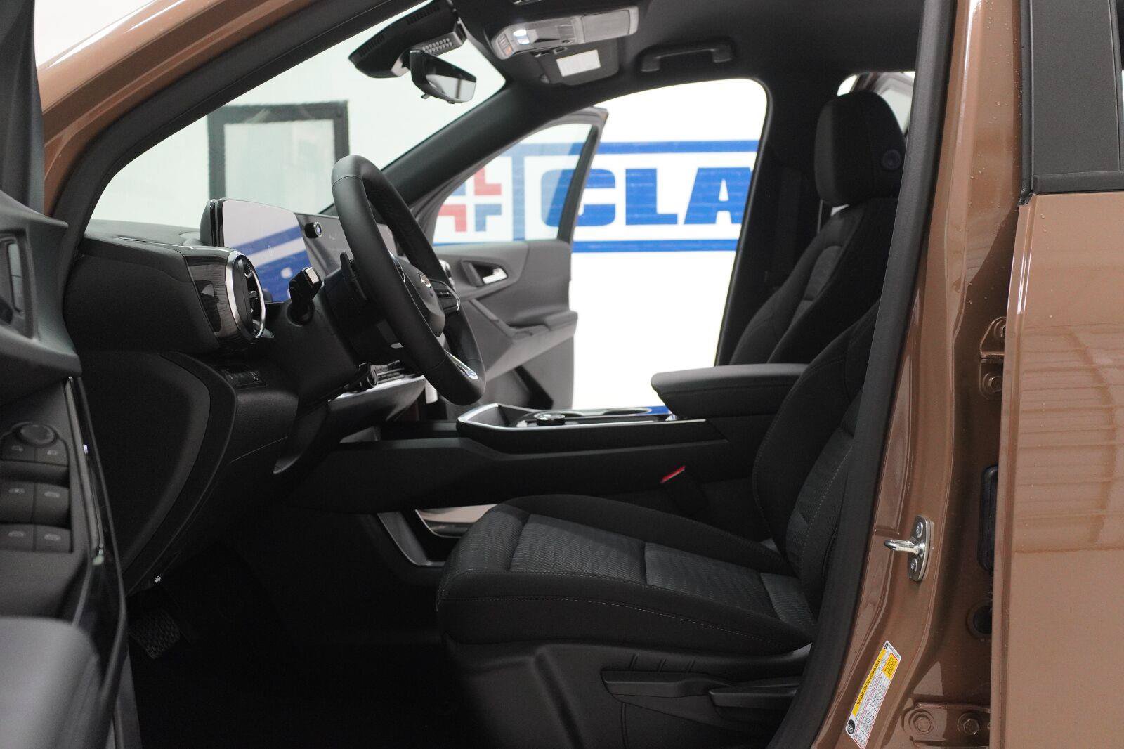 New 2027 Chevrolet Equinox LT w/ Safety and Technology Package FWD image 6