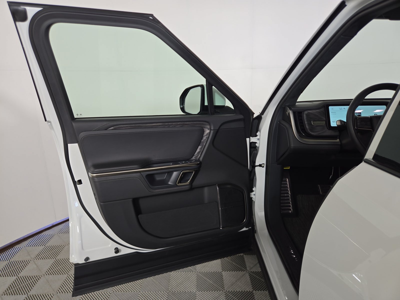 Used 2022 Rivian R1T Adventure AWD/4WD image 16