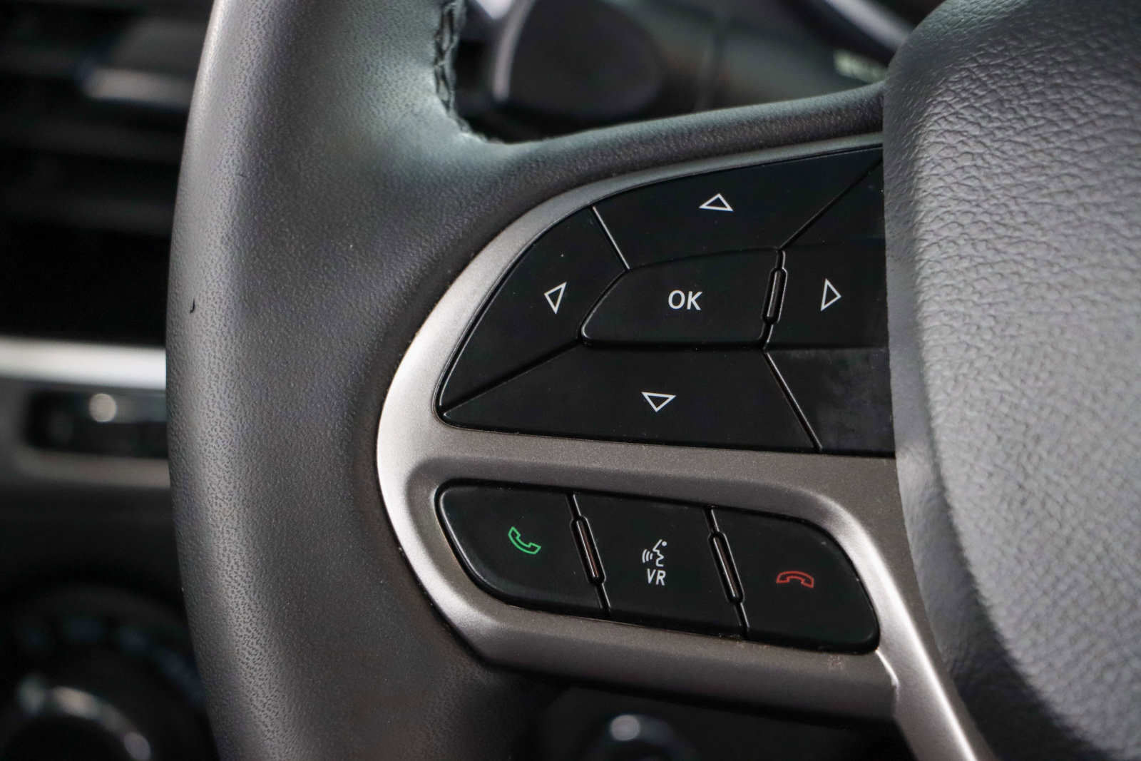 Used 2022 Jeep Cherokee Limited AWD/4WD image 13