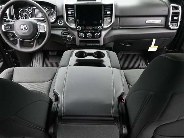 New 2026 RAM 1500 4x4 Crew Cab image 23