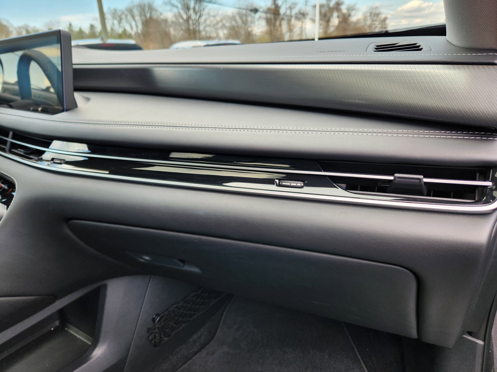 Certified 2023 INFINITI QX60 Luxe w/ Cargo Package image 18