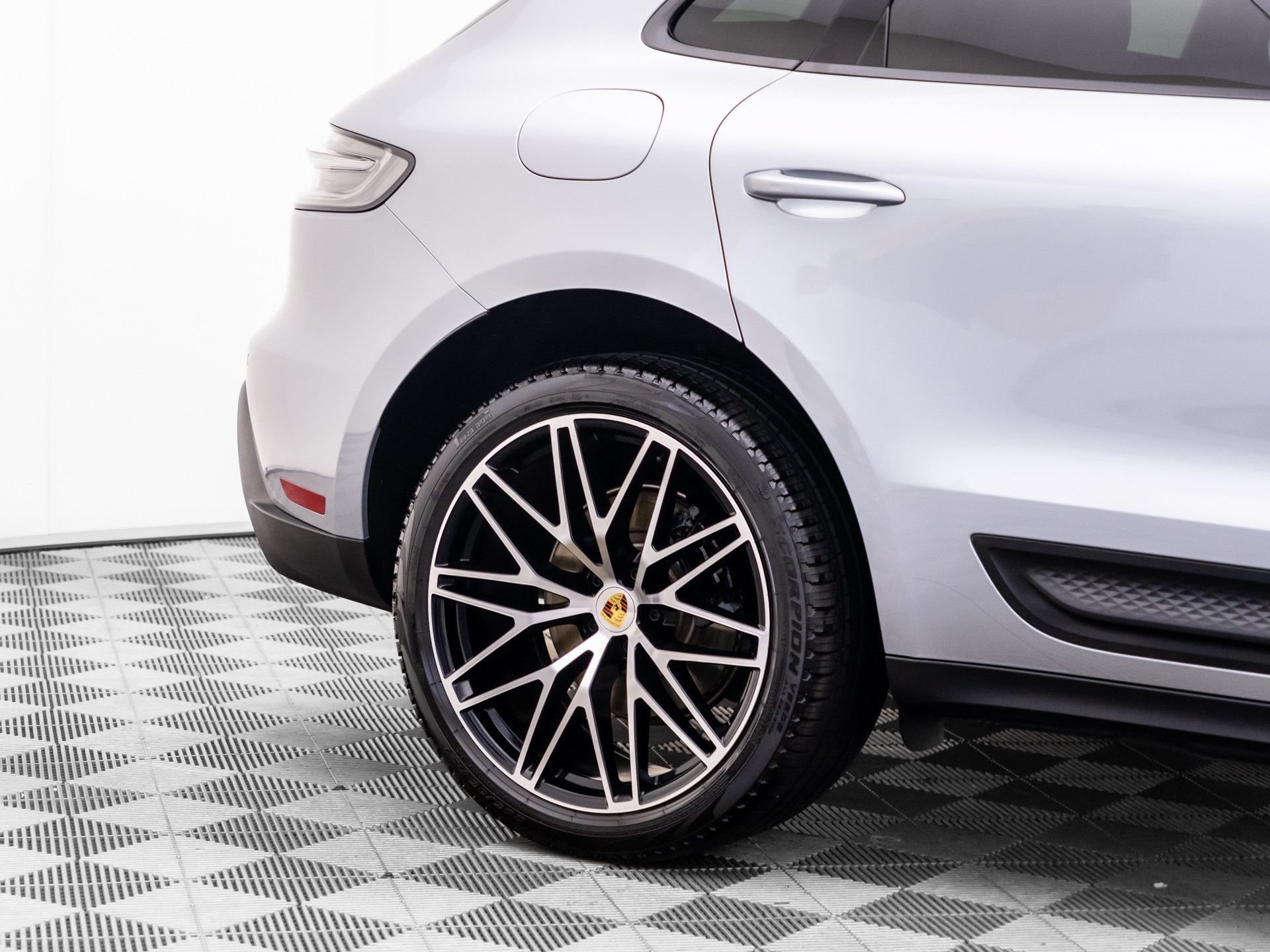 Certified 2026 Porsche Macan AWD/4WD image 34