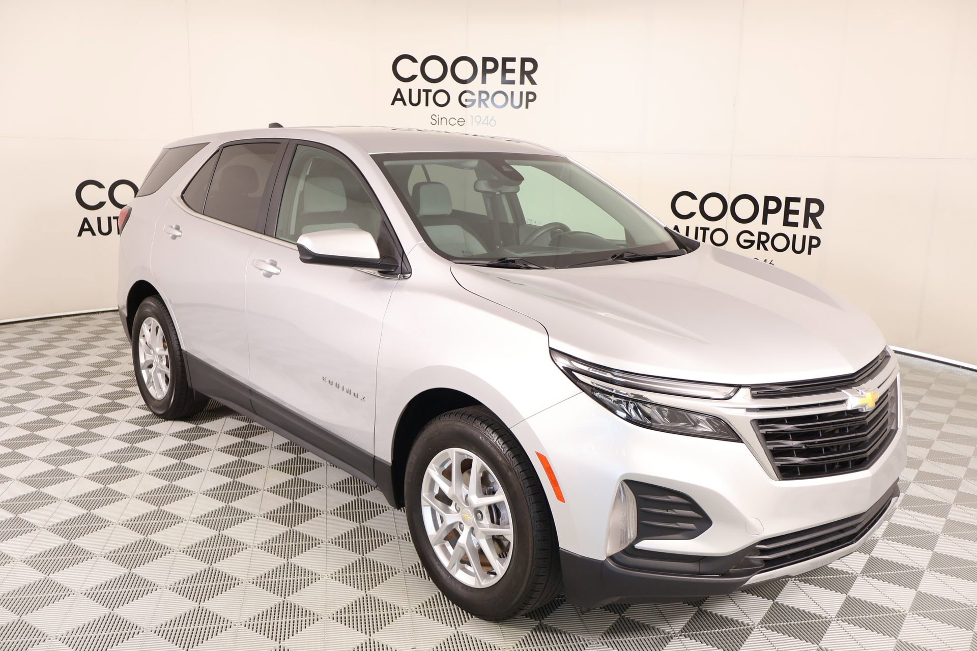 Used 2022 Chevrolet Equinox LT FWD image 1