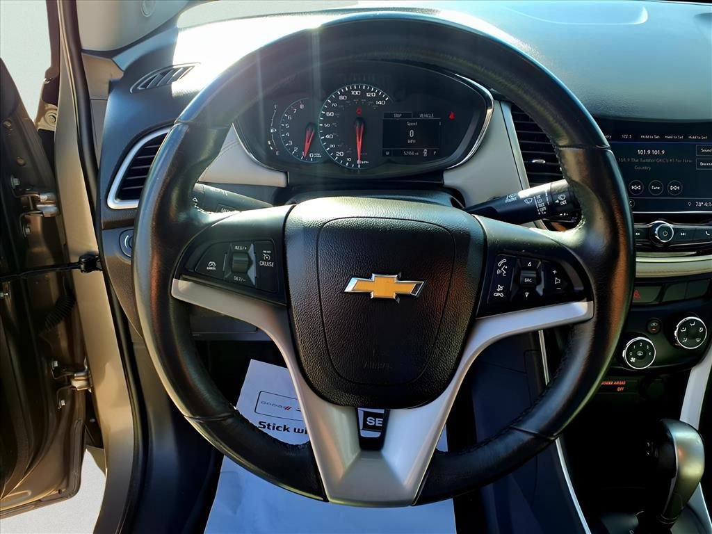Used 2022 Chevrolet Trax LT w/ LT Convenience Package image 5