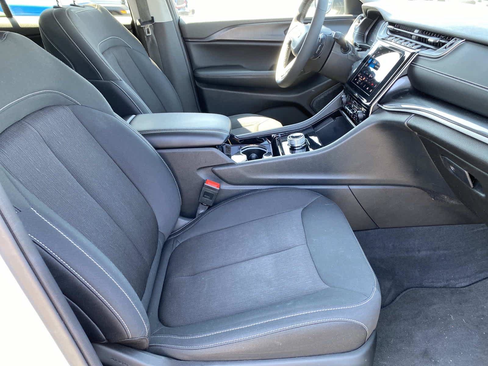 Used 2023 Jeep Grand Cherokee Laredo w/ Luxury Tech Group I AWD/4WD image 24