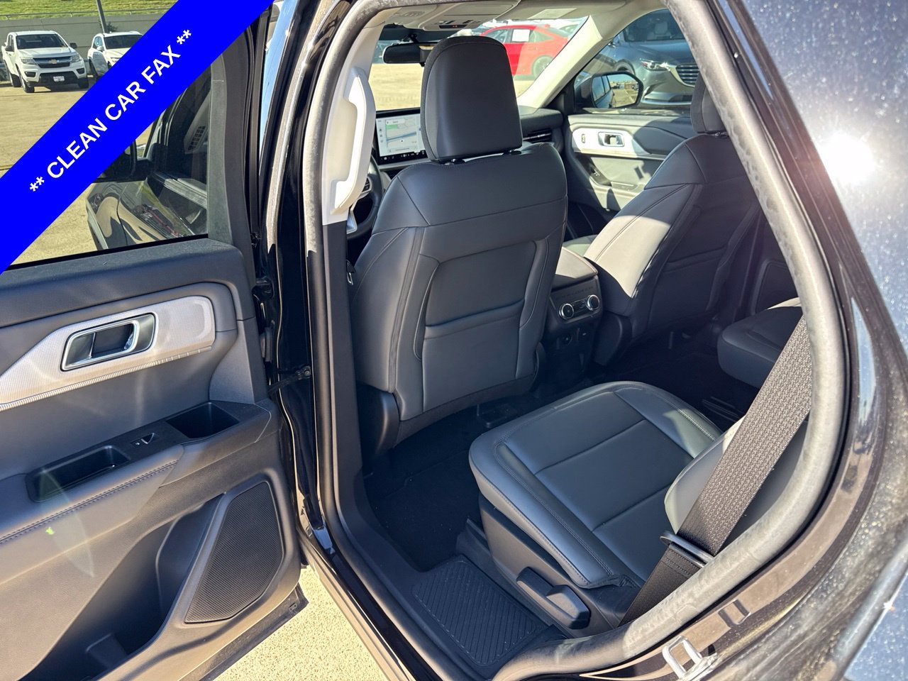 Used 2025 Ford Explorer Active w/ Active Comfort Package RWD image 7