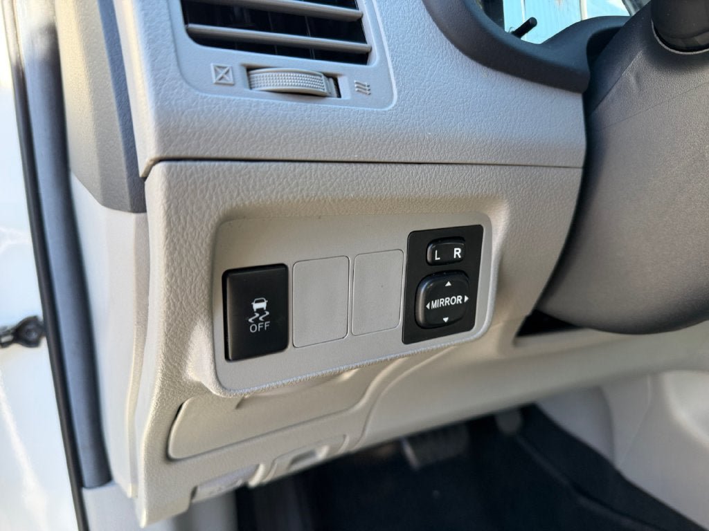 Used 2011 Toyota Corolla LE FWD image 19