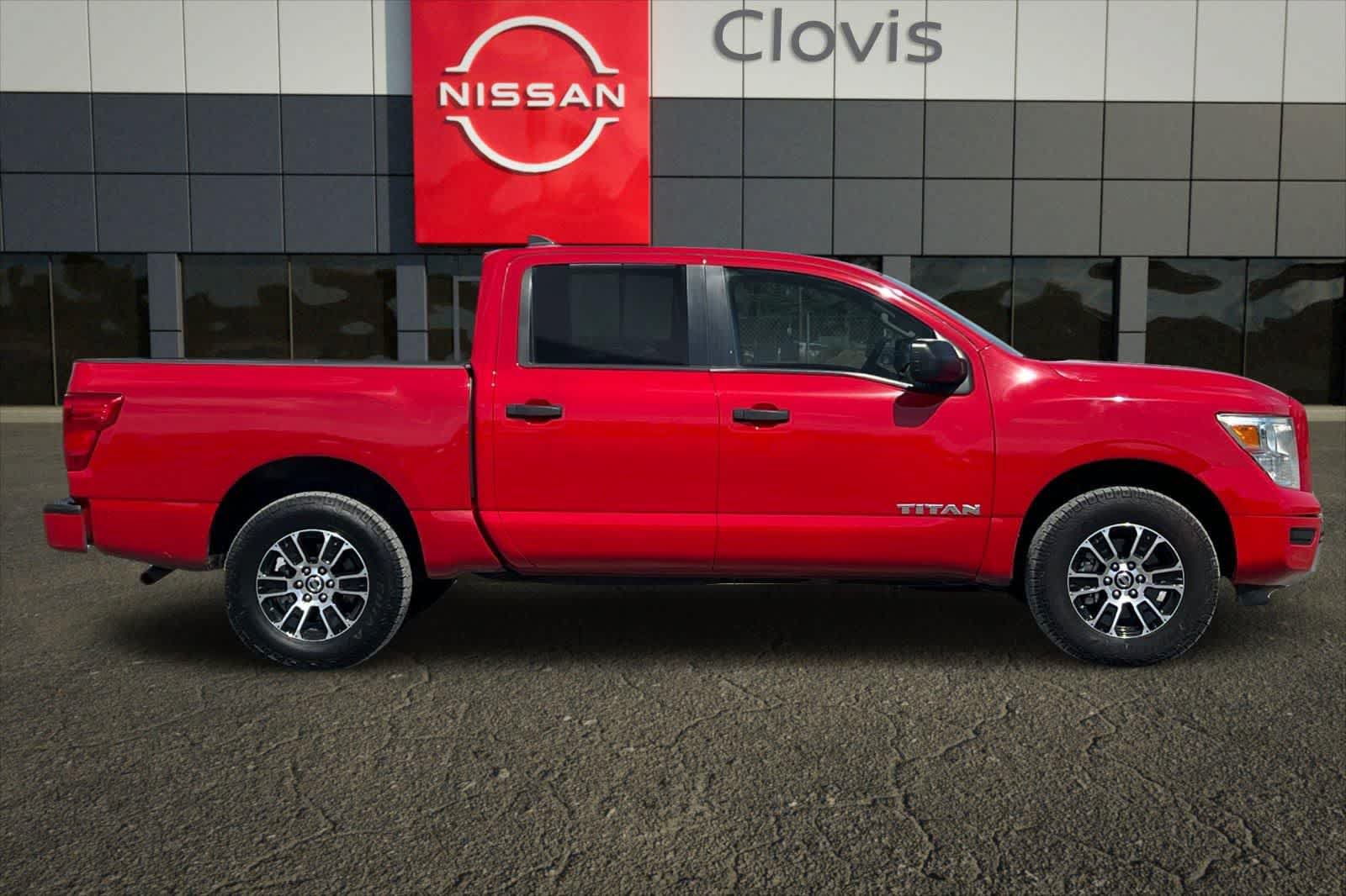 Used 2022 Nissan Titan SV AWD/4WD image 9