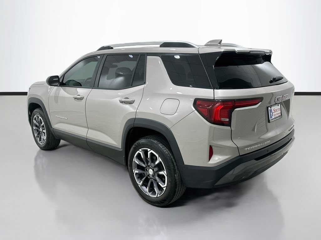 Used 2025 GMC Terrain Elevation w/ Elevation Premium Package AWD/4WD image 5