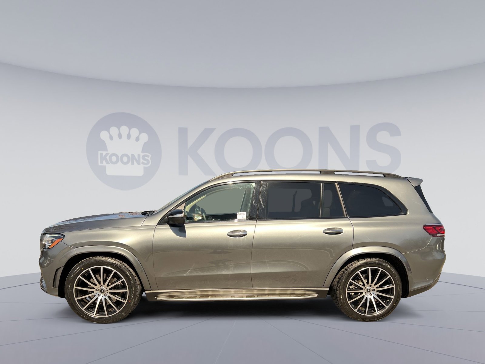 Used 2023 Mercedes-Benz GLS 580 4MATIC image 2