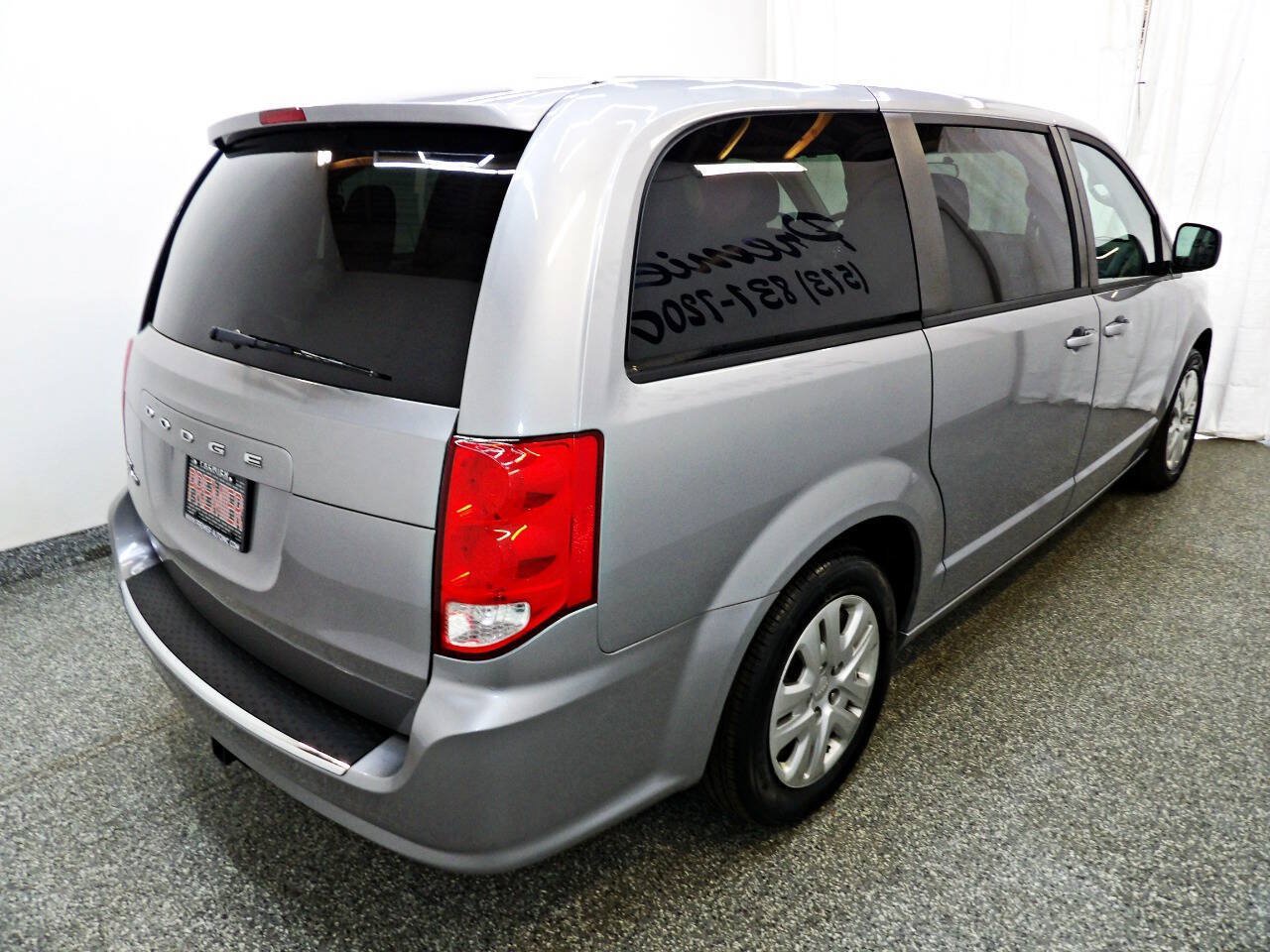 Used 2018 Dodge Grand Caravan SE FWD image 6